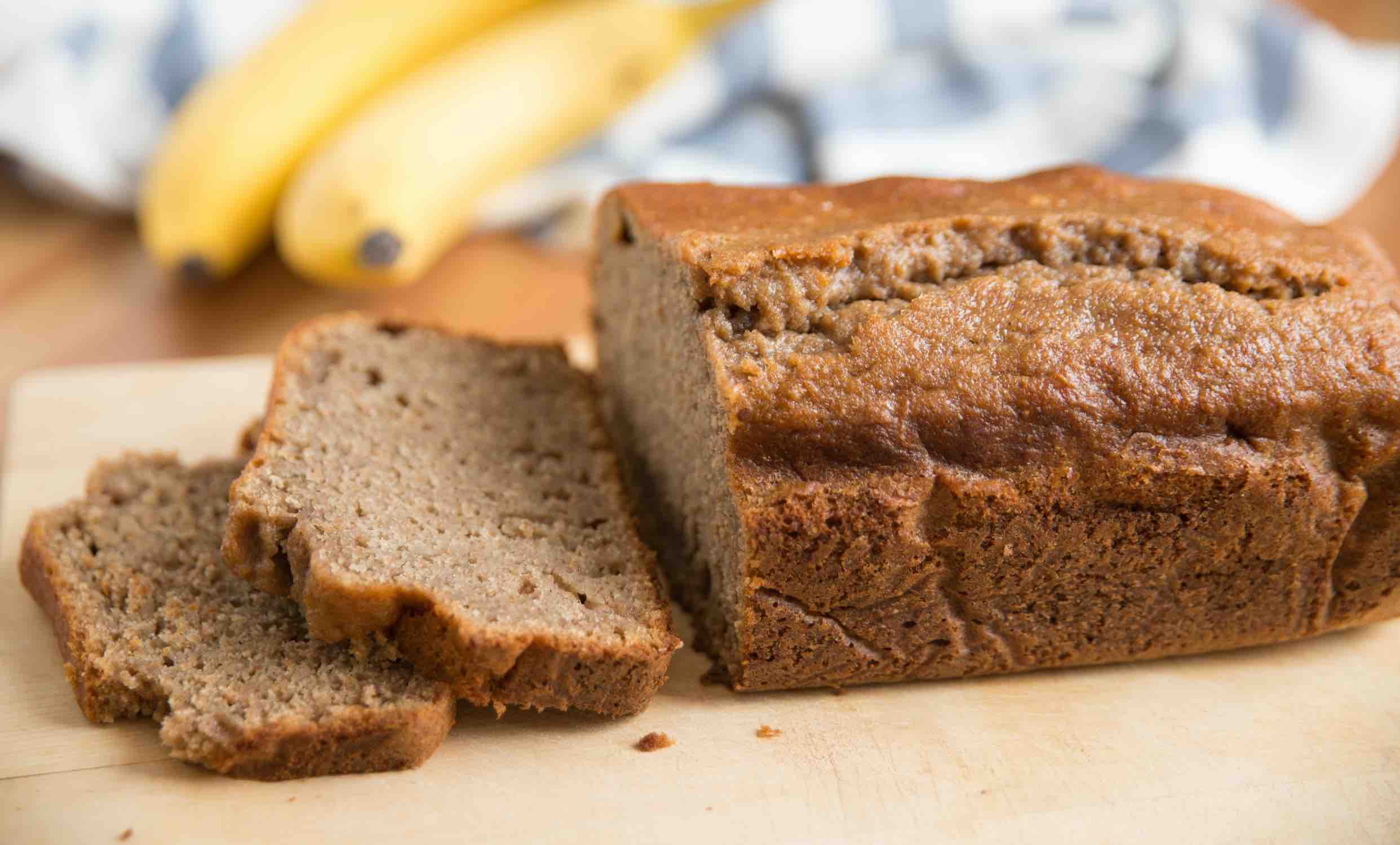 100 Calorie Banana Bread | low calorie chocolate chip banana bread - YouTube