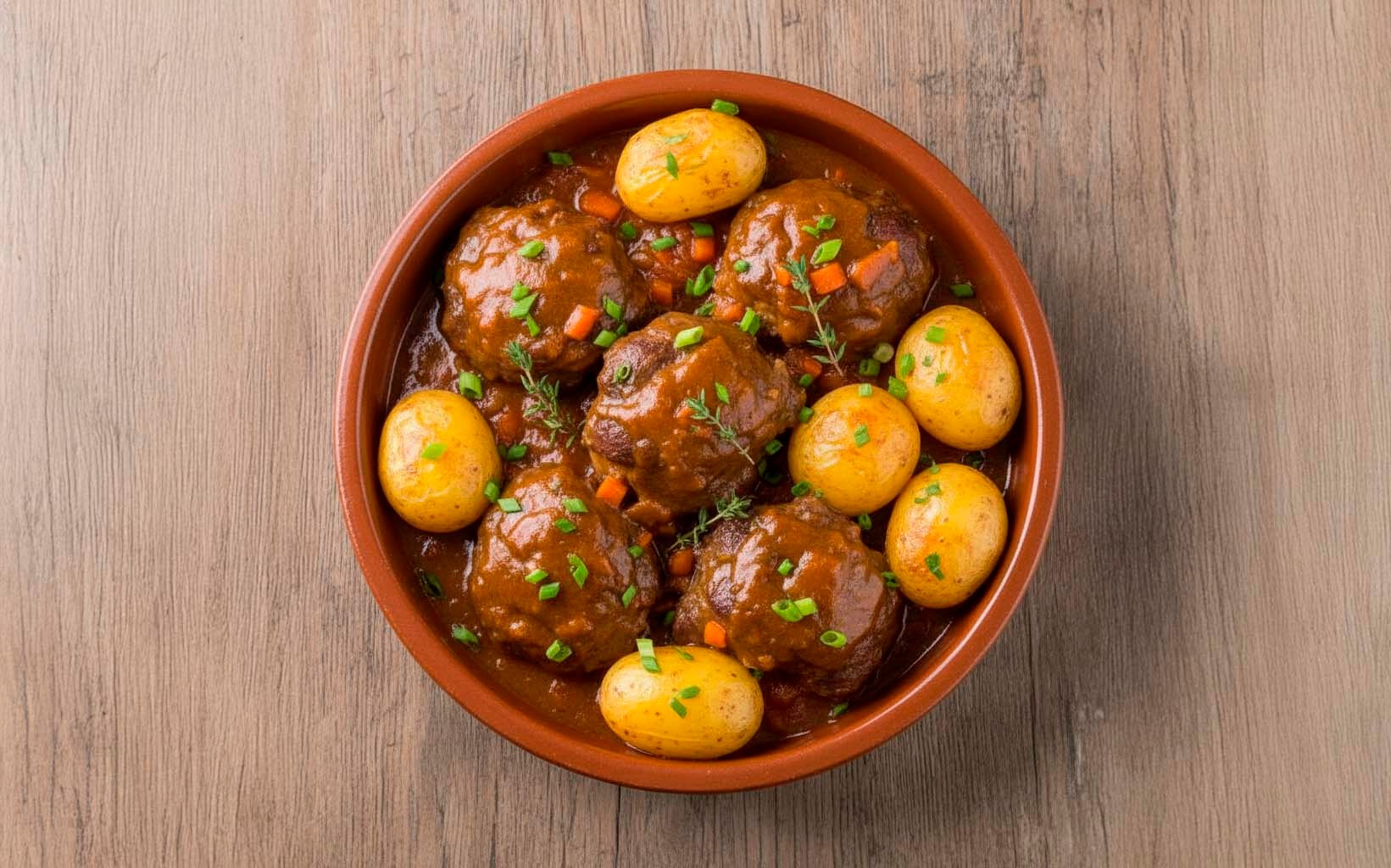 Carrilleras de Cerdo en Salsa con Papas