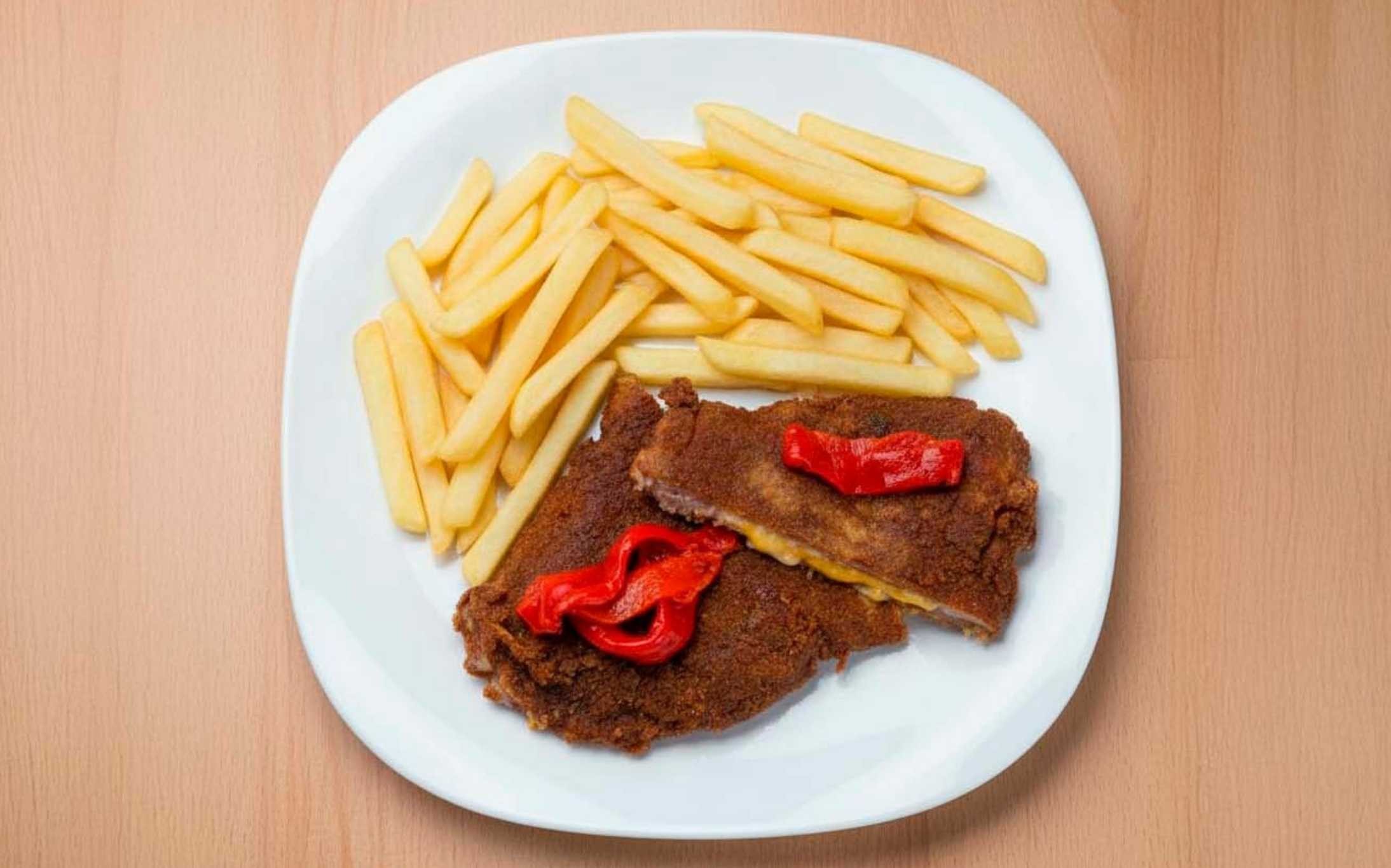 Cachopo con Papas Fritas