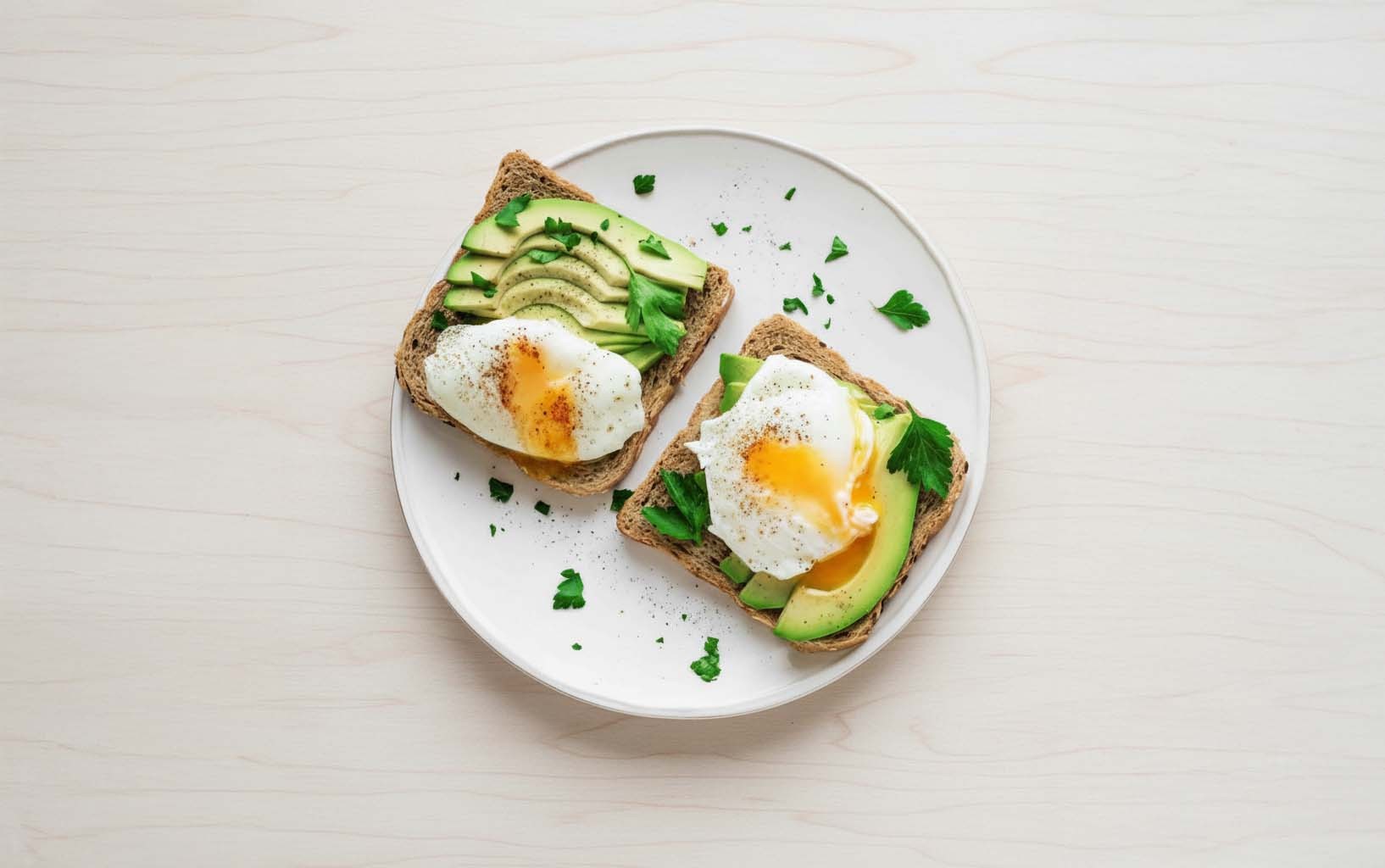 Huevo Pochado con Tostada y Palta