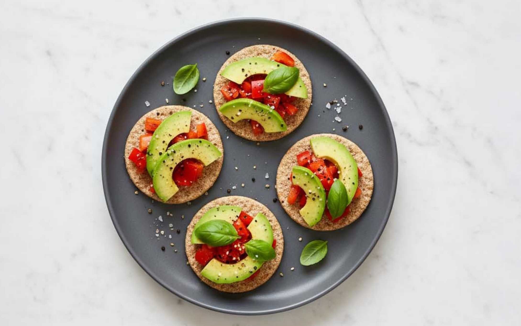 Galleta Integral con Palta y Pimiento