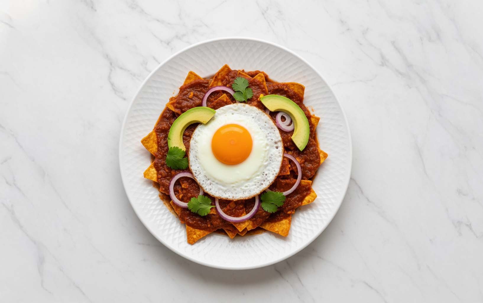 Chilaquiles Rojos con Huevo
