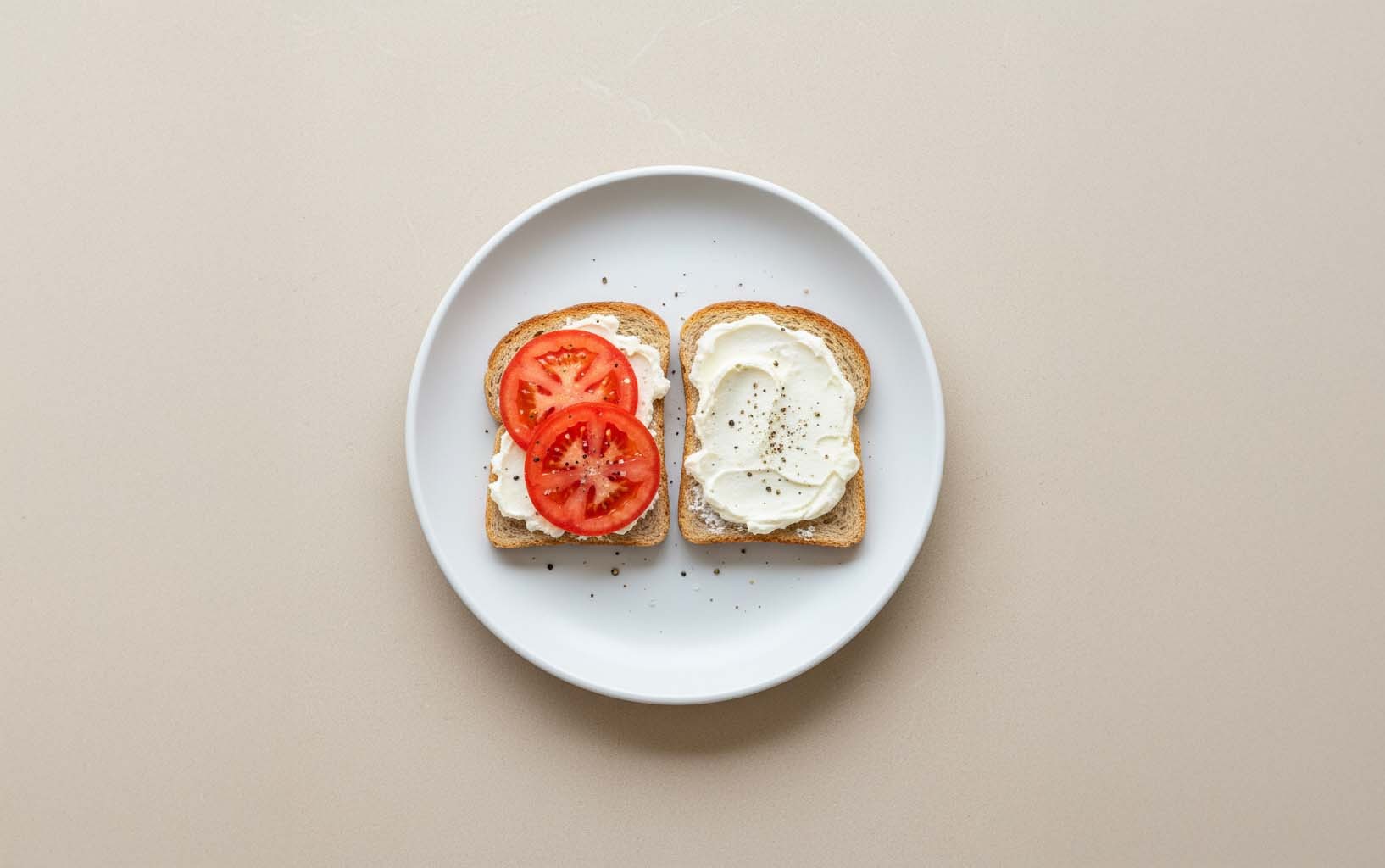 Tostadas con Queso Crema y Tomate