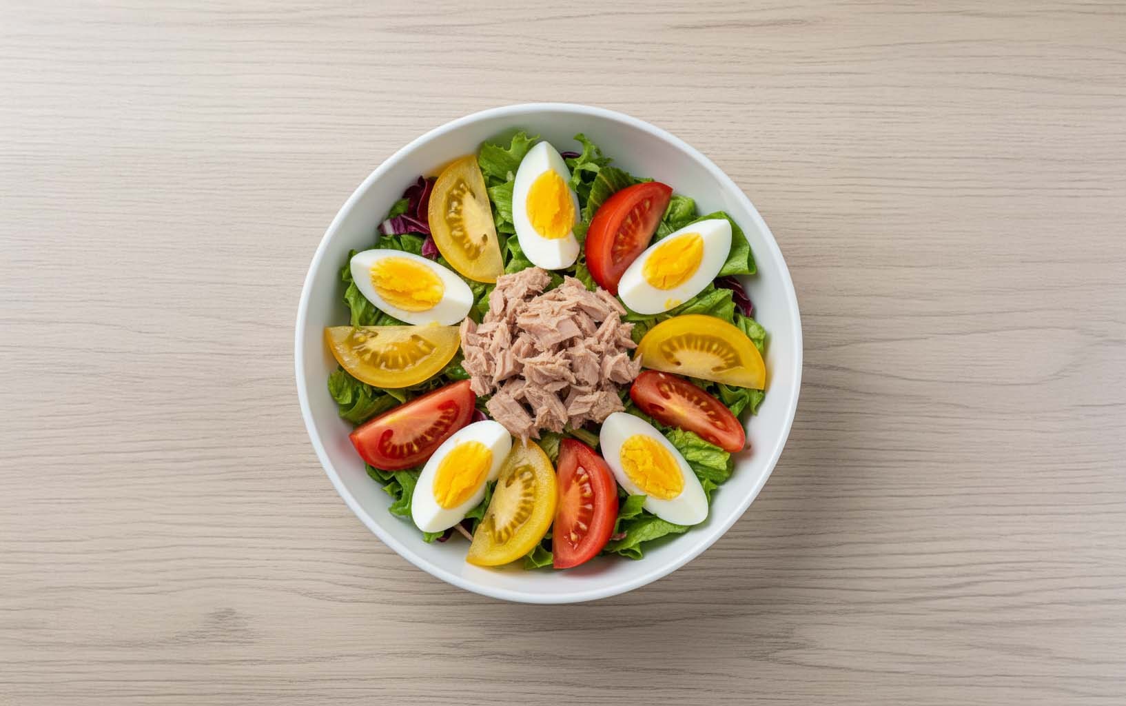 Ensalada de Atún, Huevo, Tomate y Lechuga
