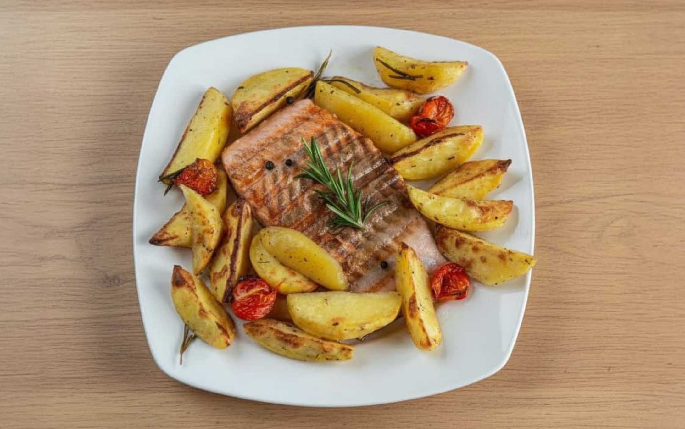 Salmón con Papas al Horno