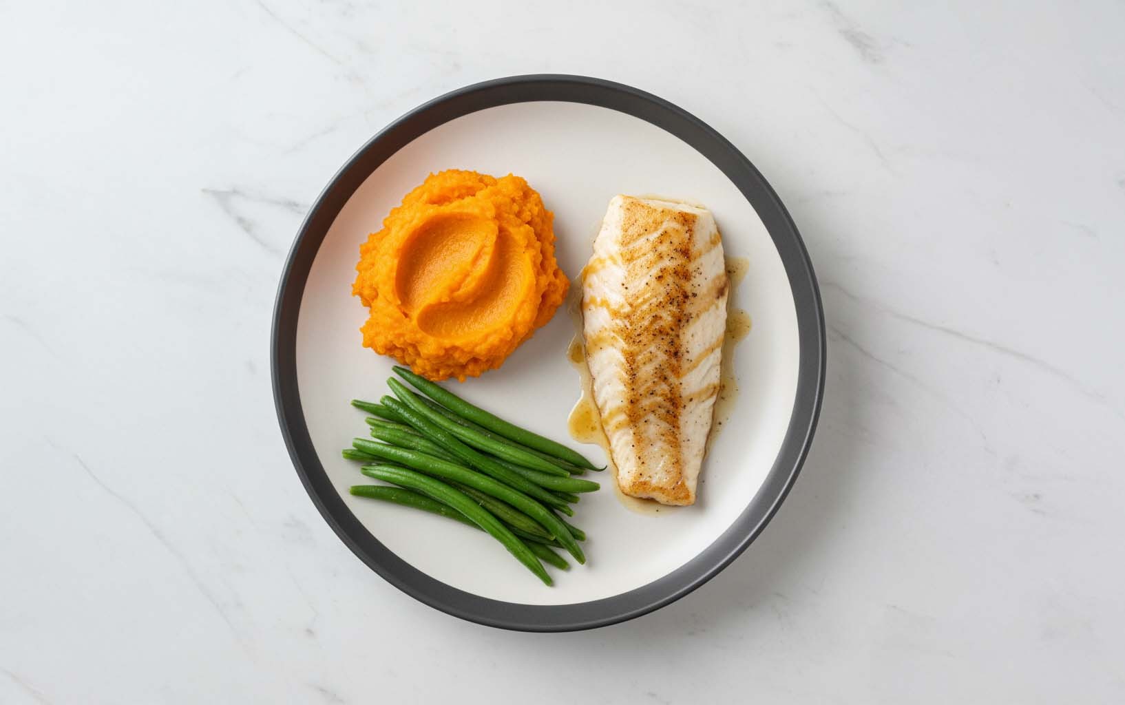 Pescado con Puré de Camote y Vainitas