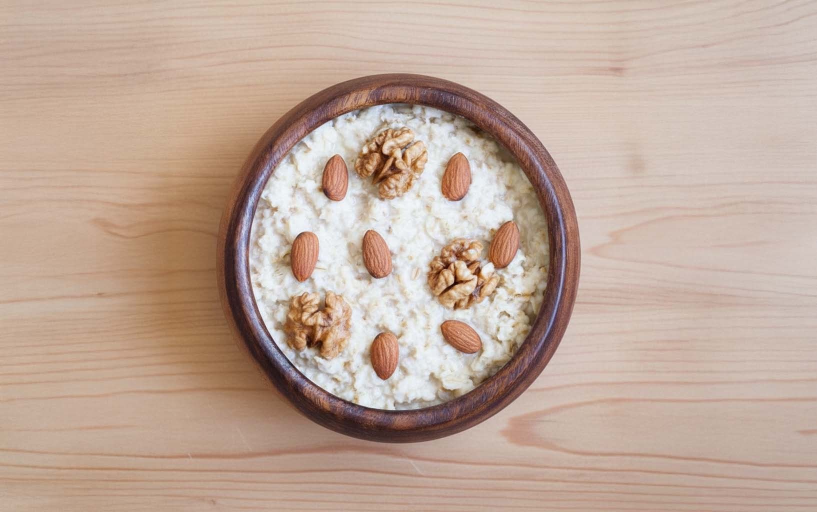 Avena con Clara de Huevo, Almendras y Nueces