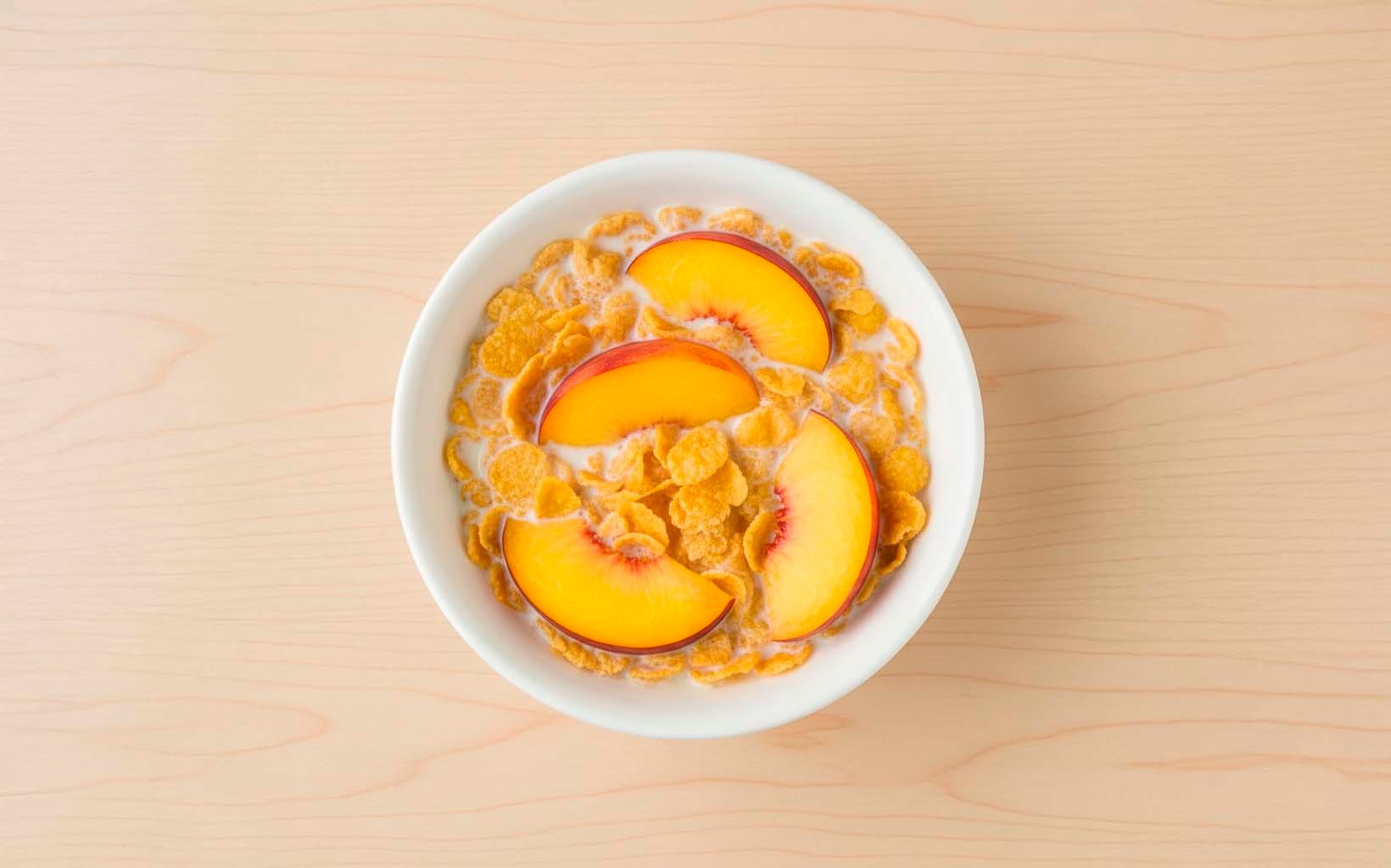 Cereal con Leche y Durazno