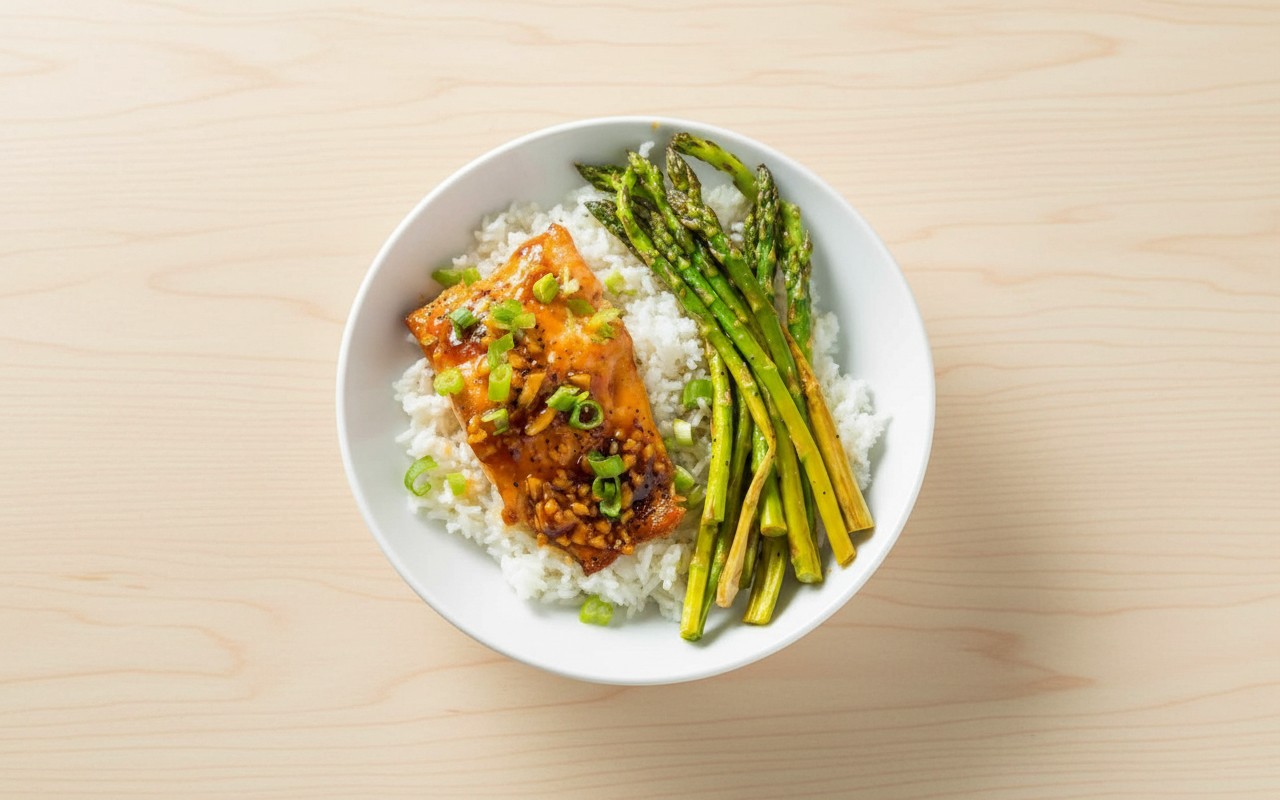 Pescado Oriental con Arroz y Espárragos