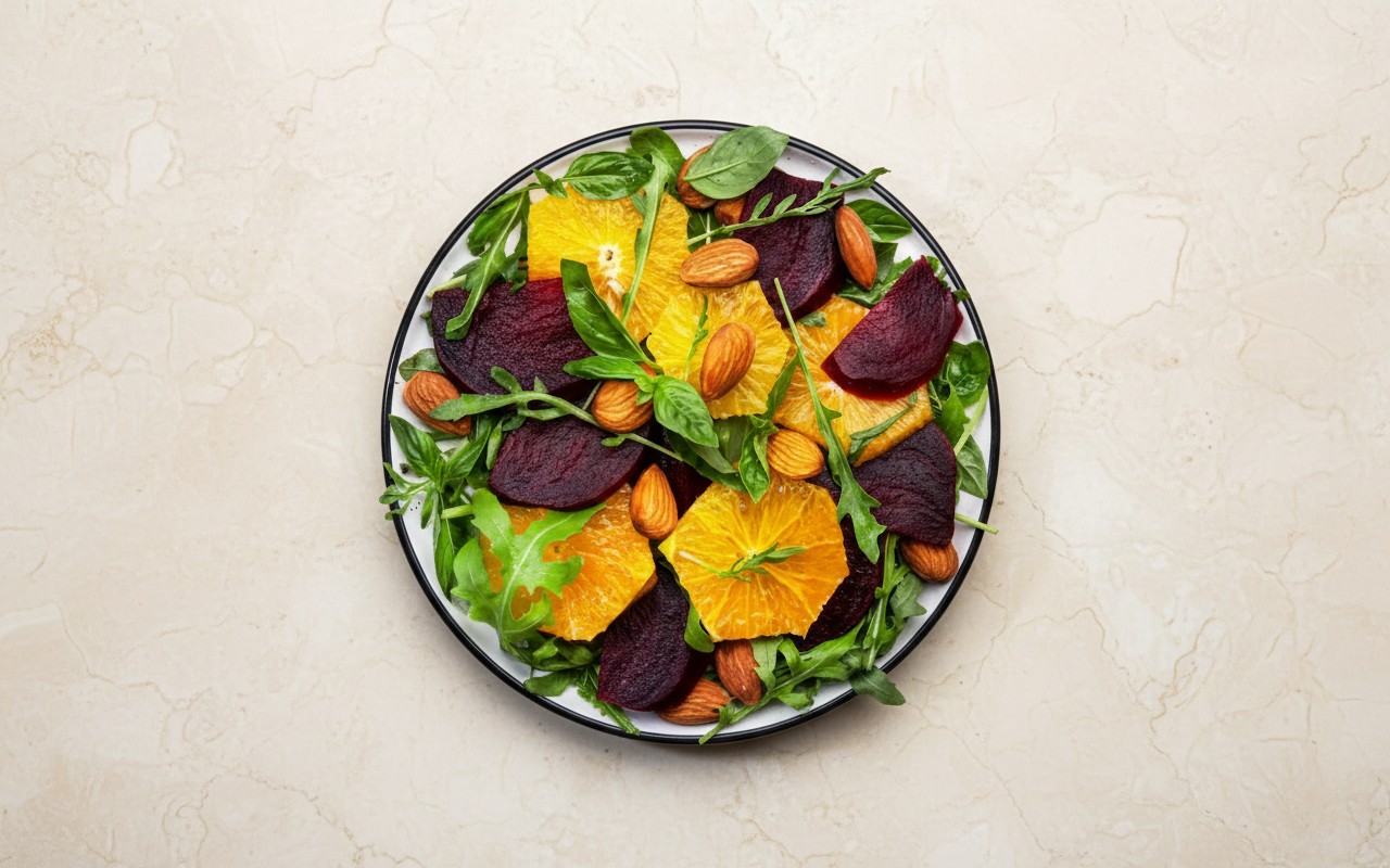 Ensalada de Rúcula, Albahaca, Betarraga, Naranja y Almendras