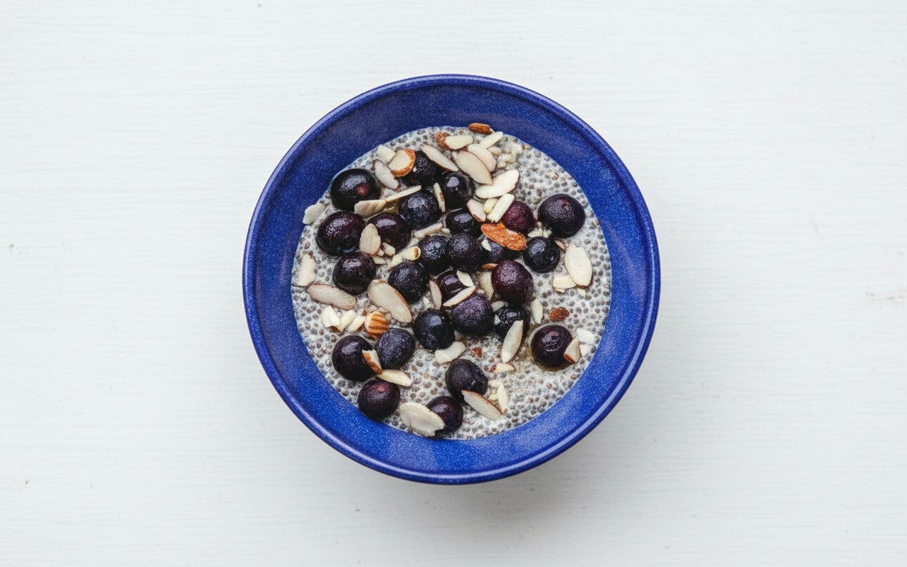Pudín Proteico de Chía con Arándanos y Almendras