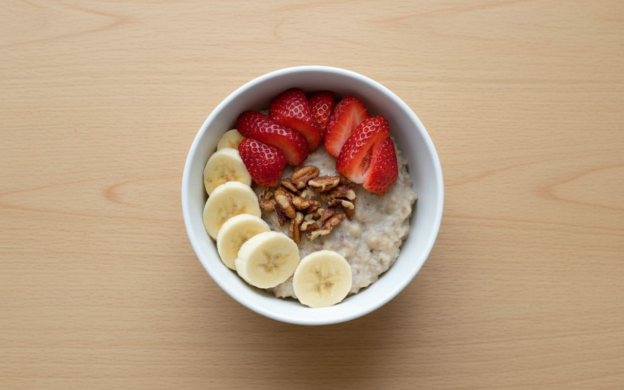 Avena Vegana con Plátano, Fresas y Pecanas