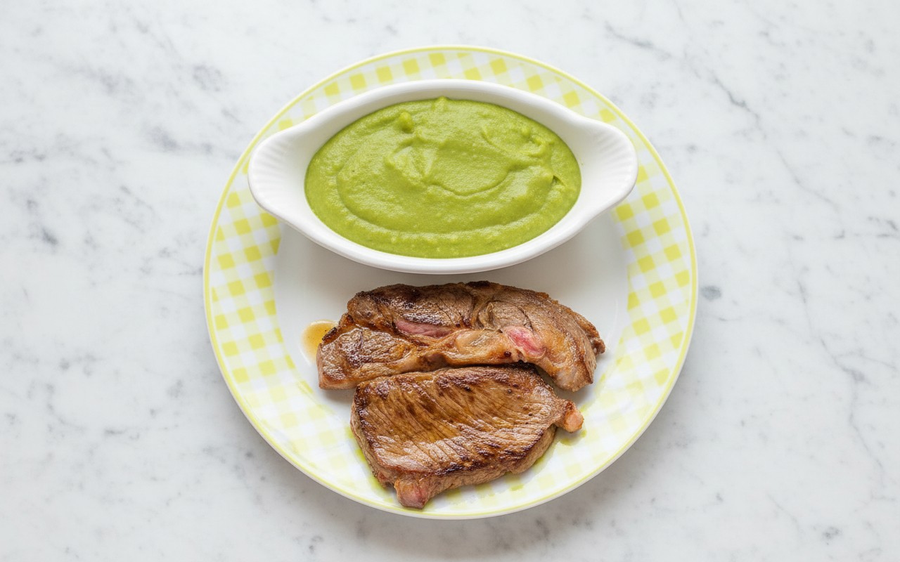 Carne a la Sartén con Puré de Arvejas