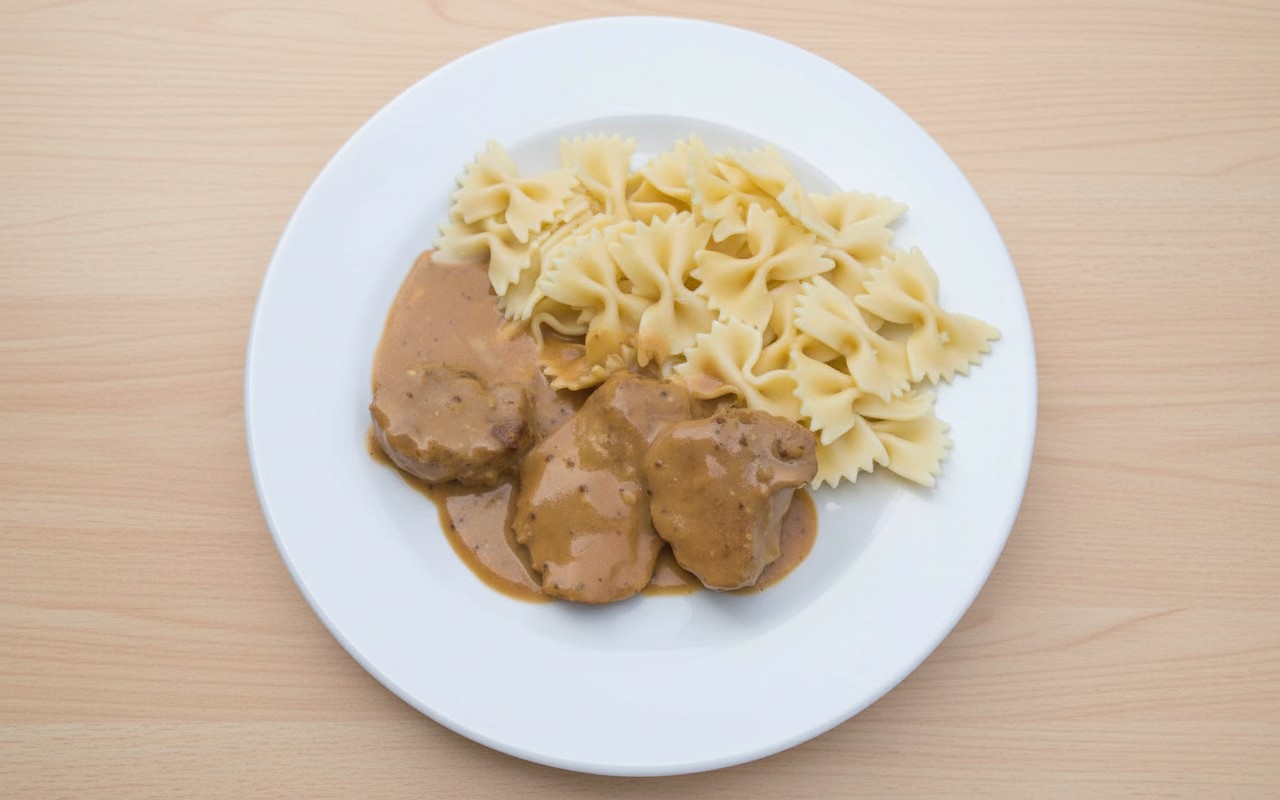 Carne en Crema de Champiñones con Pasta
