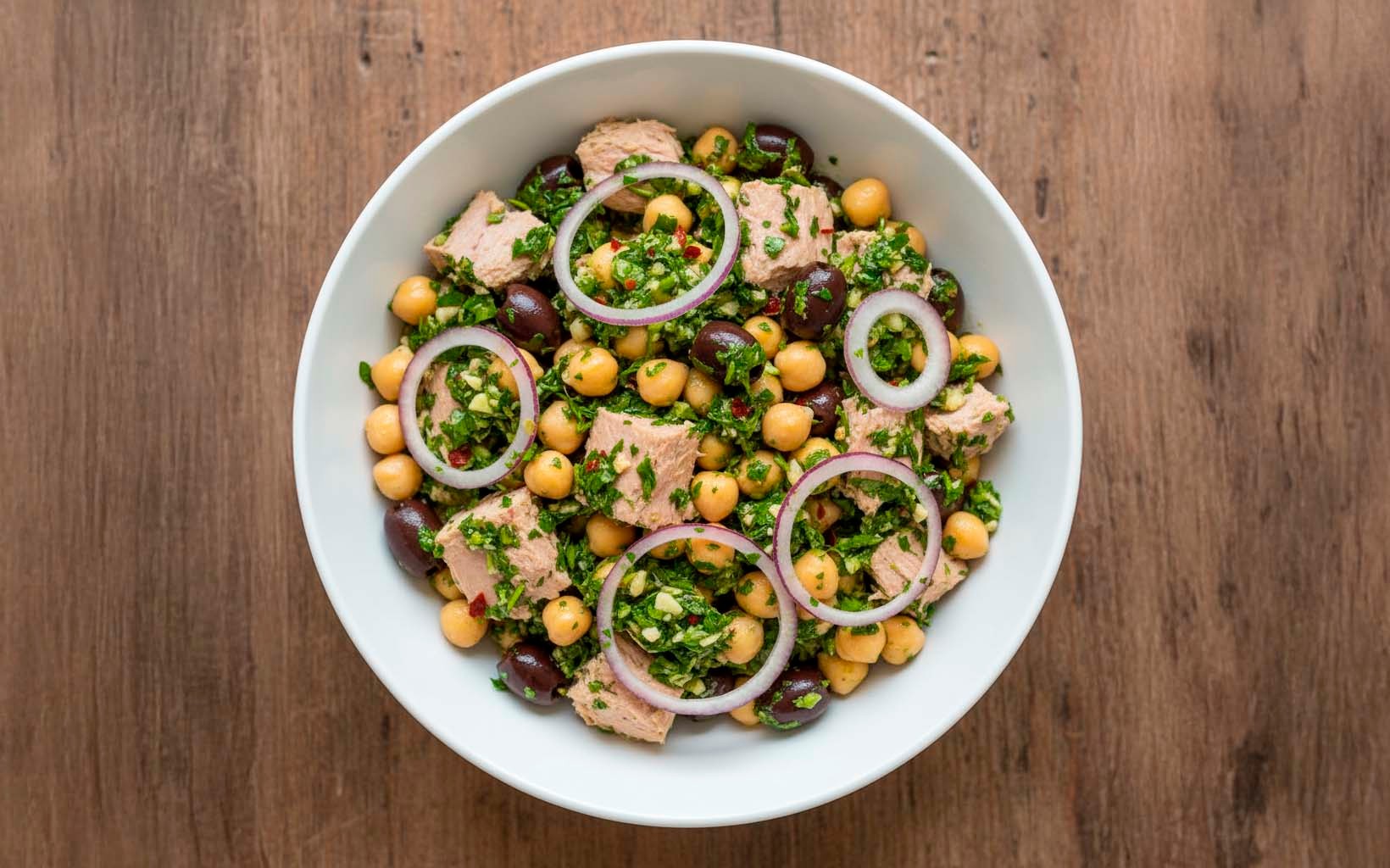 Atún con Garbanzos en Salsa de Chimichurri