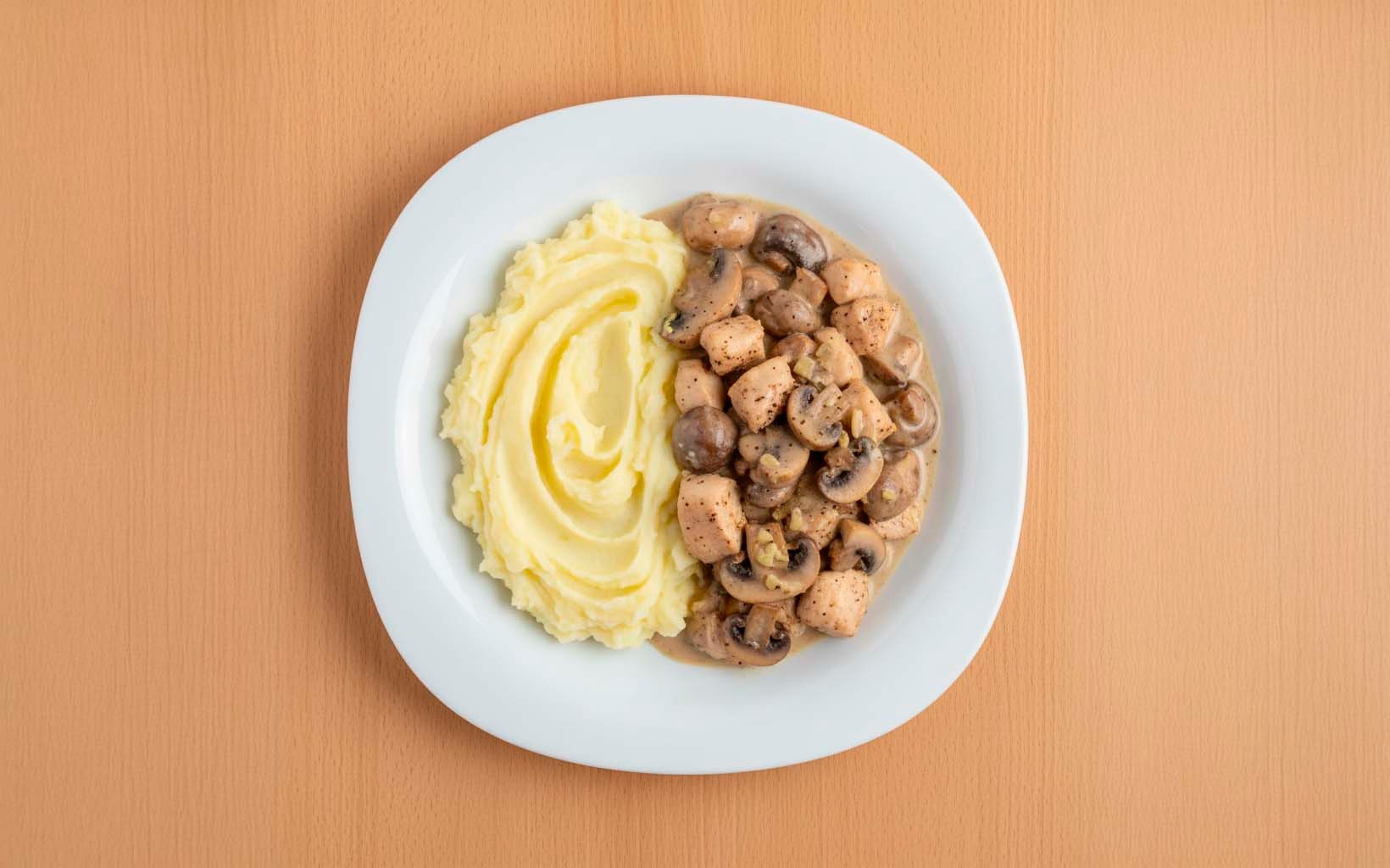 Pollo con Champiñones en Leche y Puré