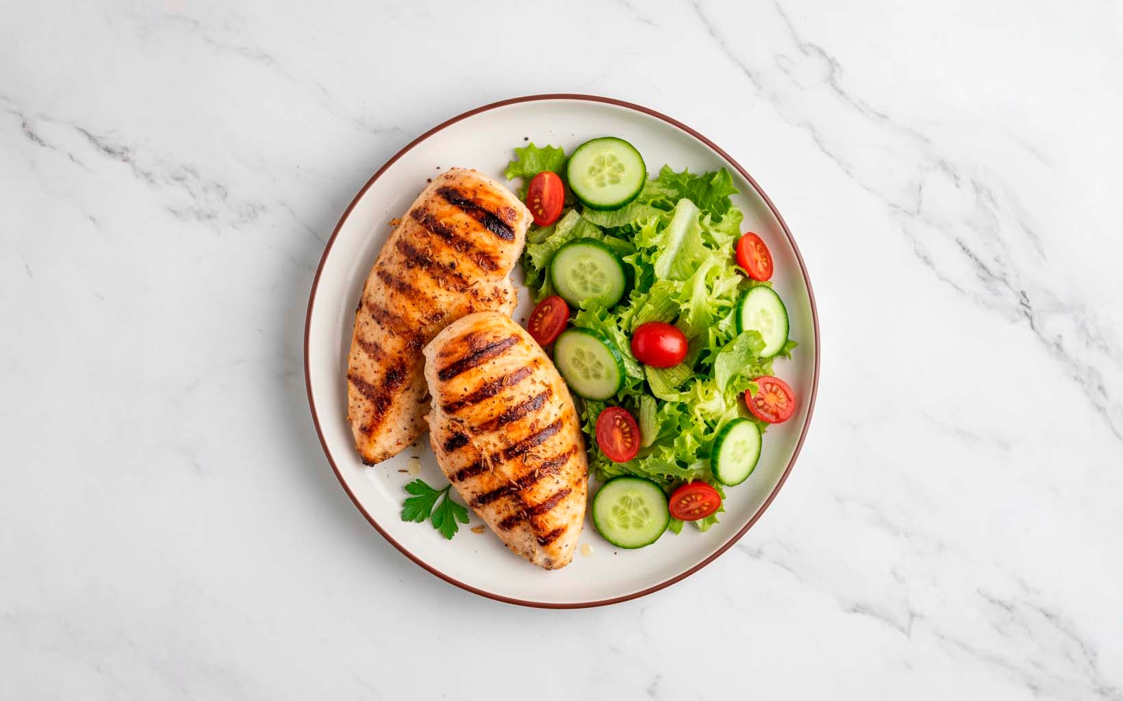 Pollo Especiado al Grill con Ensalada Fresca