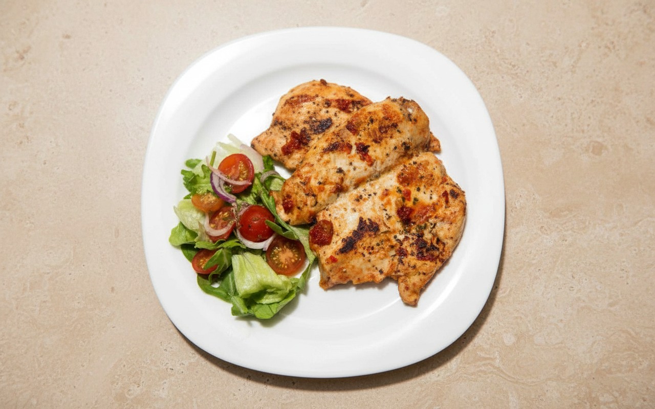 Pollo al Orégano con Tomate y Ensalada Fresca