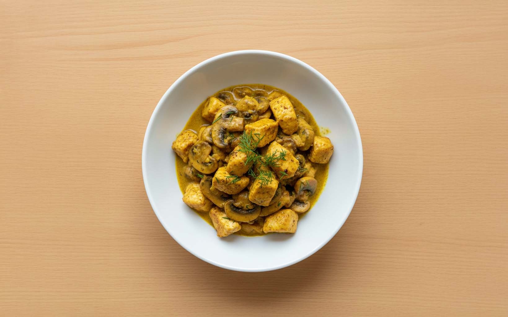 Pollo con Champiñones en Salsa de Curry
