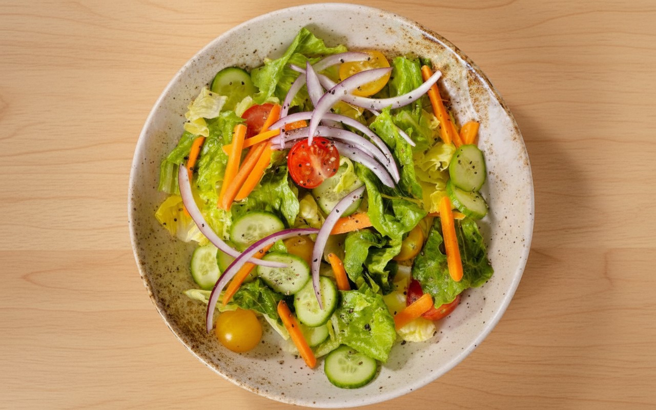 Ensalada Fresca con Zanahoria y Cebolla