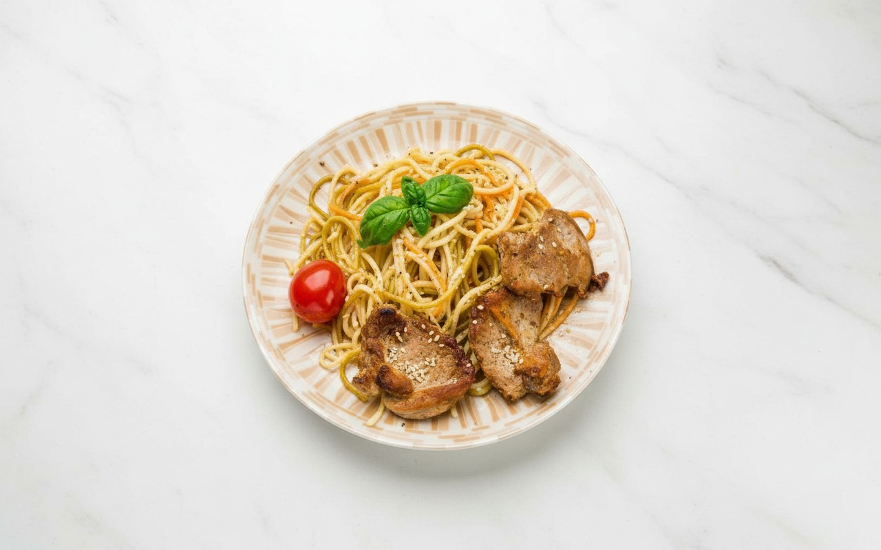 Pasta con Cerdo en Ajonjolí