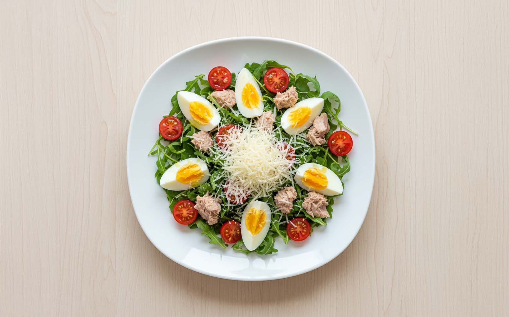 Ensalada de Atún con Huevo y Parmesano