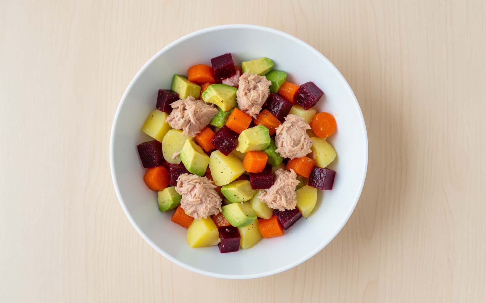 Ensalada Colorida de Atún con Papas y Palta