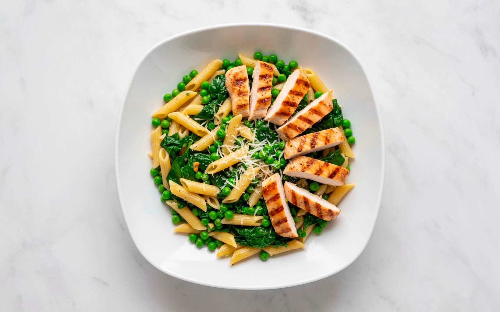 Pasta con Pollo Arvejas y Espinaca