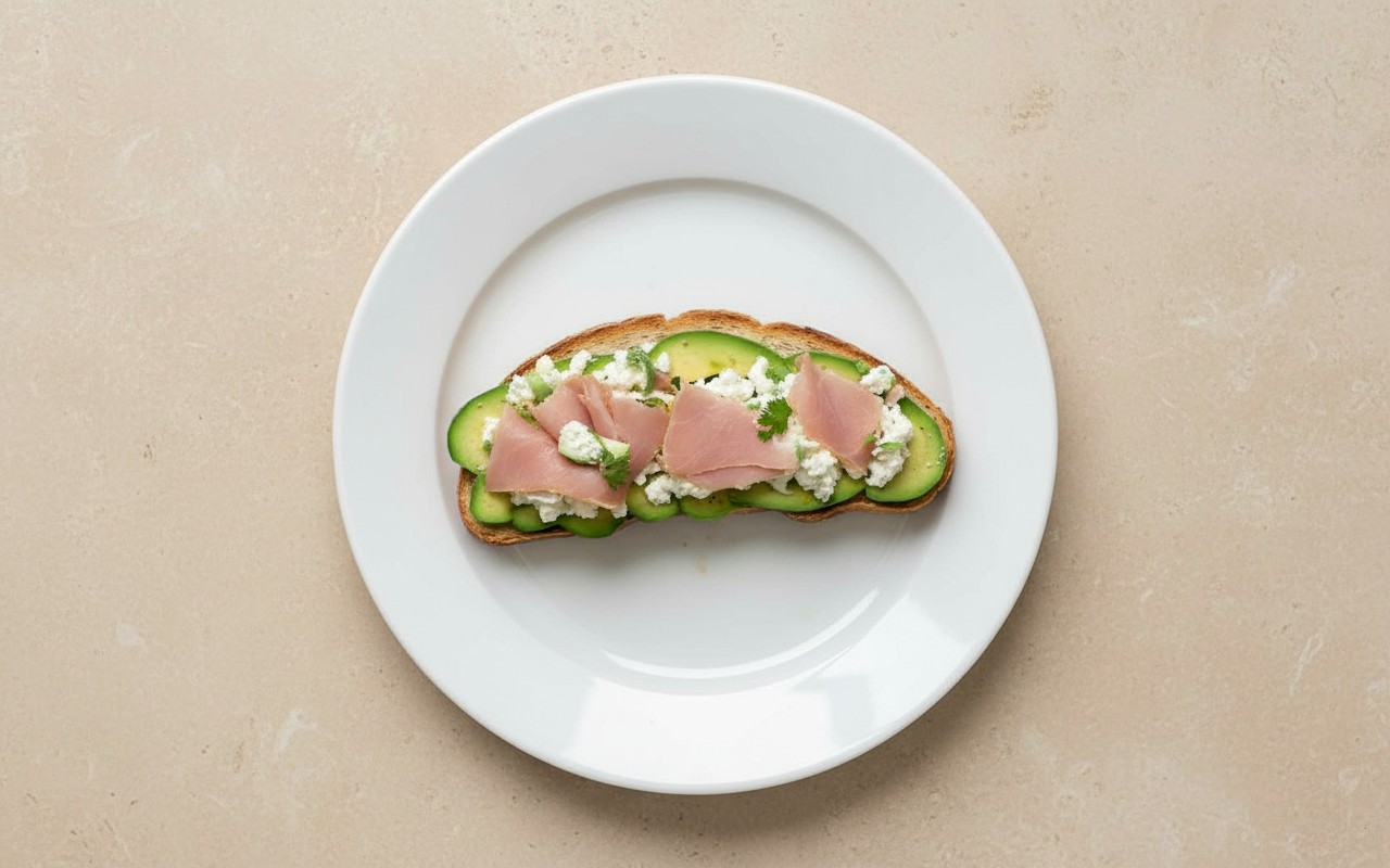 Tostada con Palta, Queso y Jamón