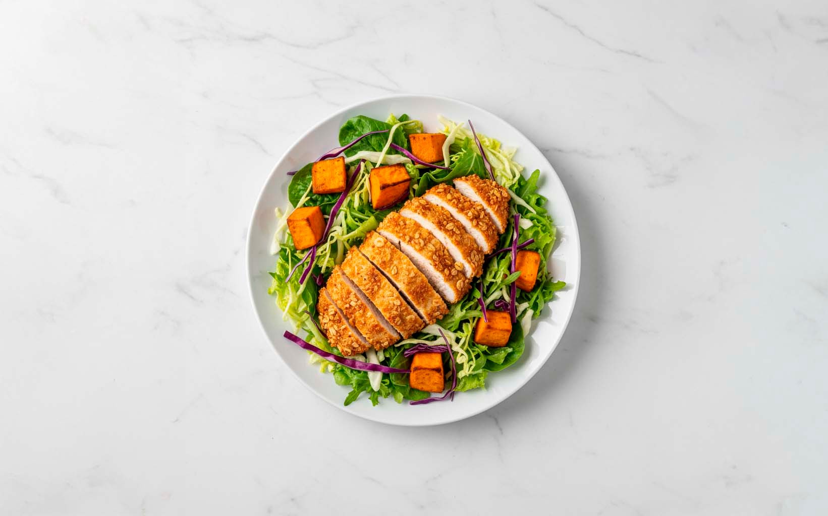 Pollo Empanizado con Camote y Ensalada de Lechuga y Col