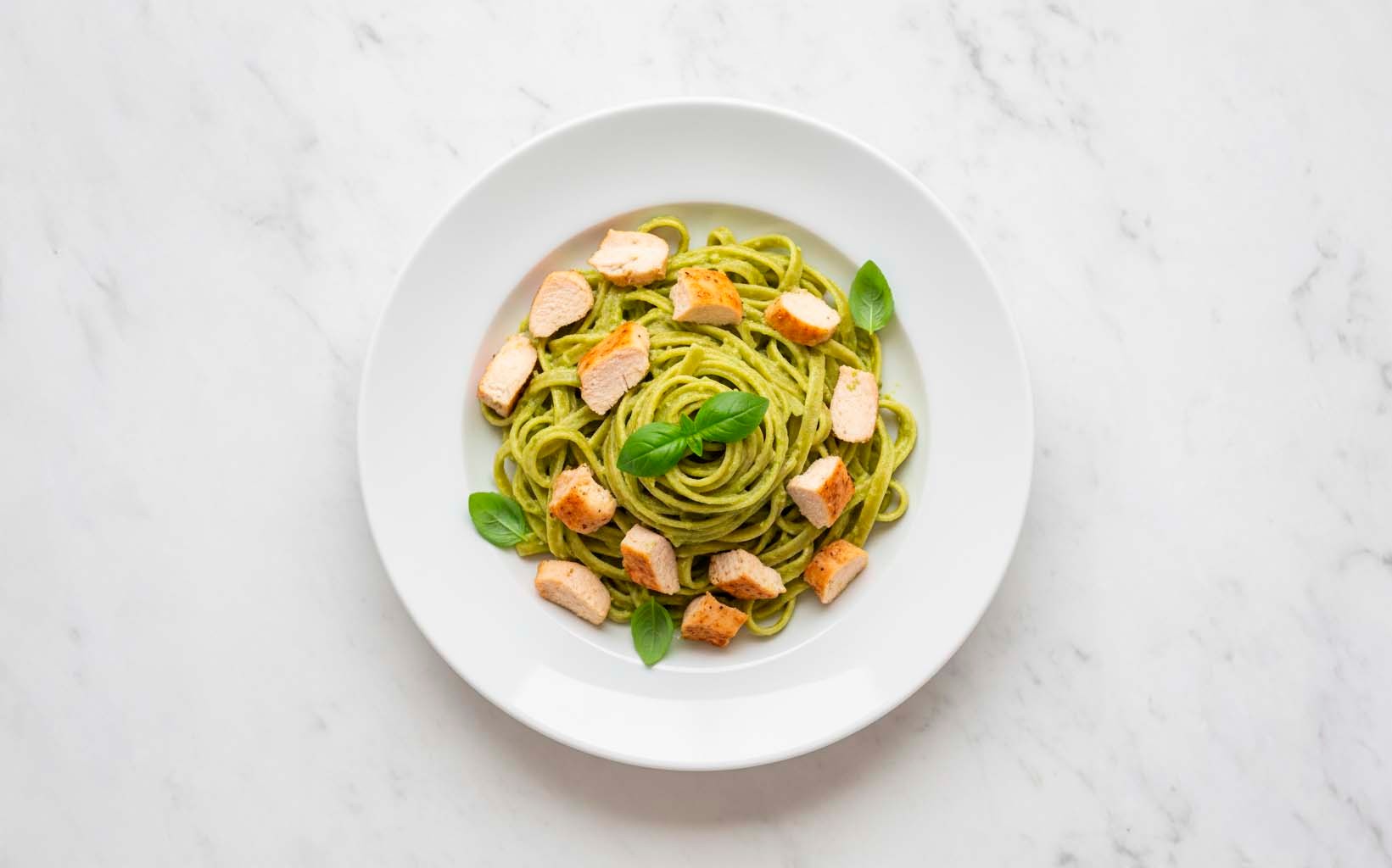 Pasta en Salsa de Palta con Pollo