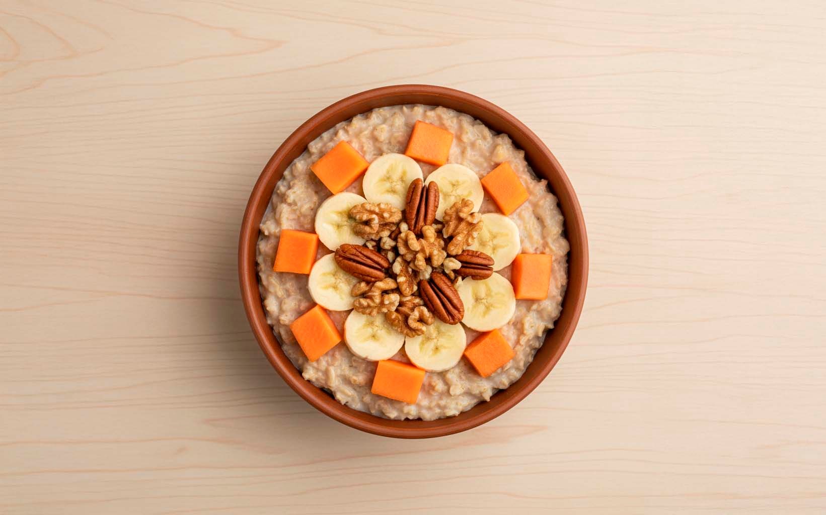 Avena con Bebida de Almendras, Papaya, Plátano y Nueces