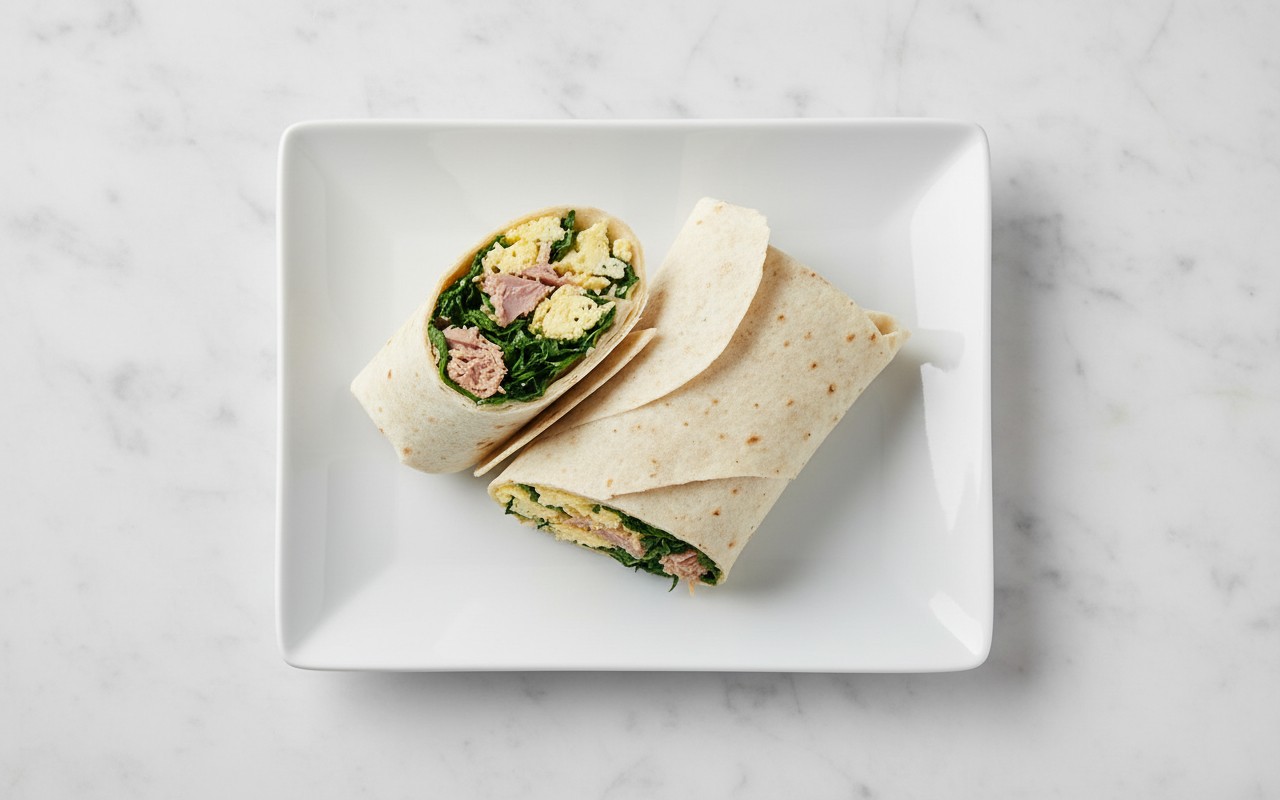 Wrap de Huevos Revueltos con Espinaca y Atún