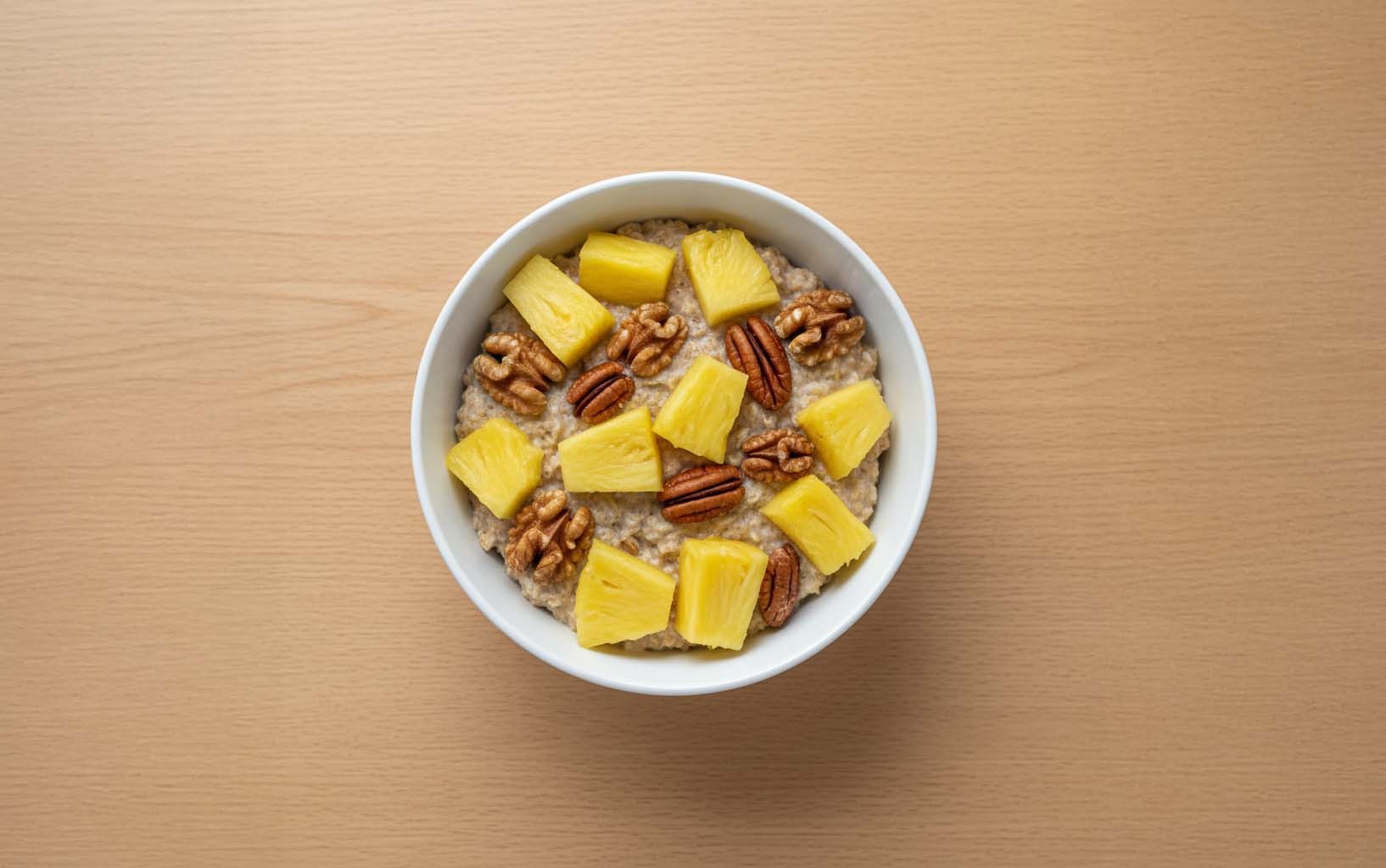 Avena Proteica con Yogurt, Piña y Nueces