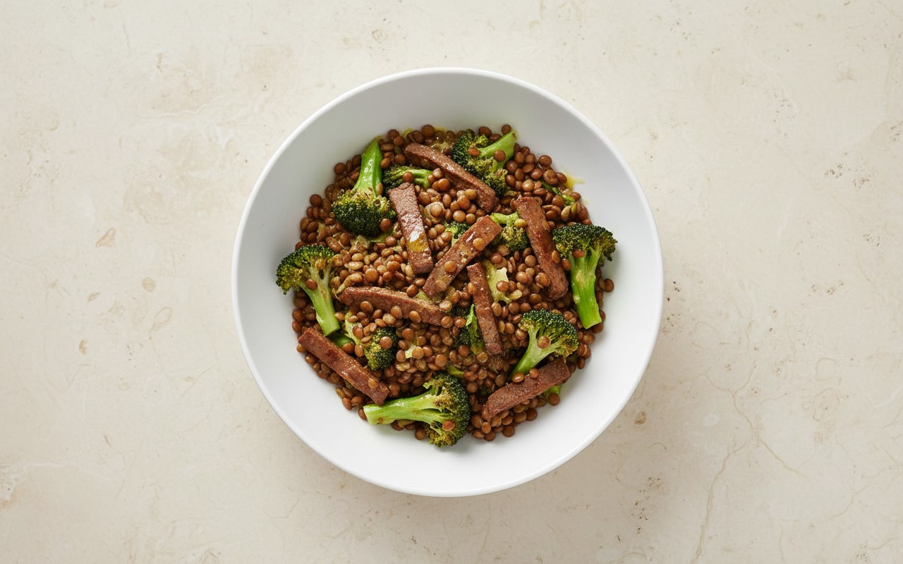 Ensalada de Lentejas con Carne de Soya y Brócoli