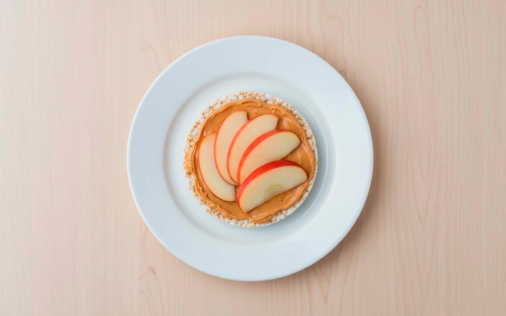 Rice Cake with Peanut Butter and Apple