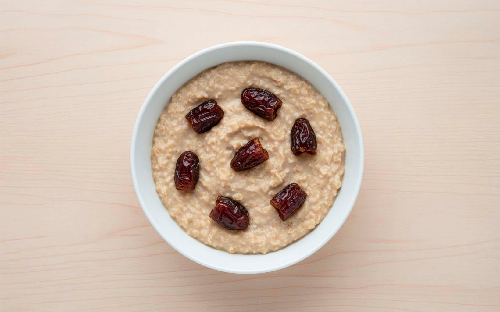 Oatmeal with Almond Milk and Dates