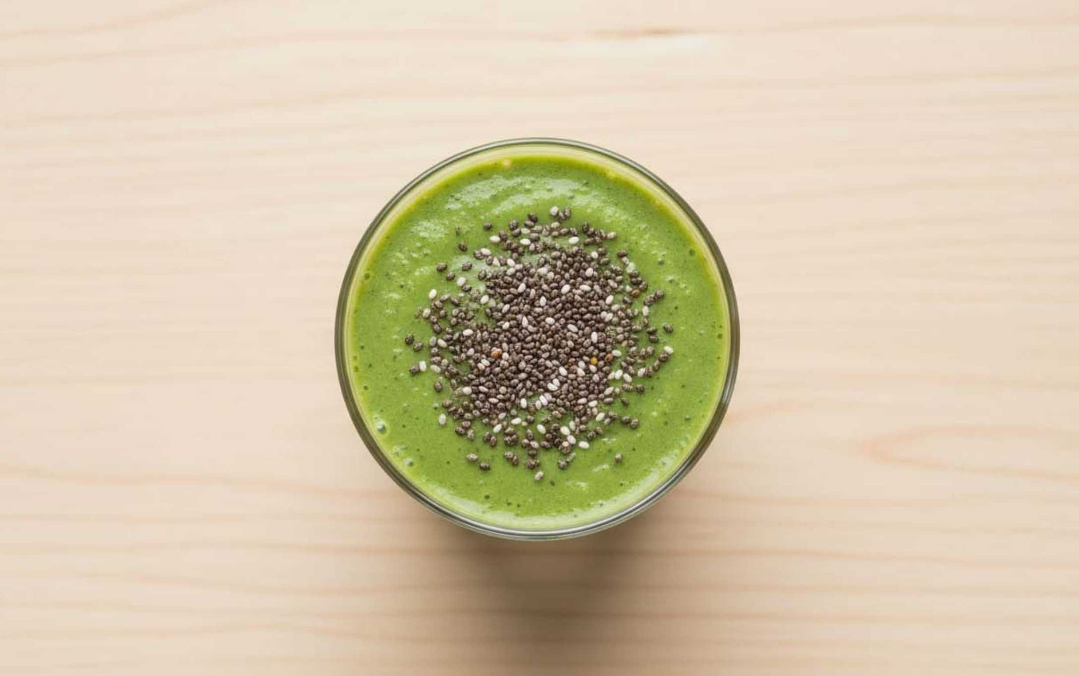 Green Smoothie with Apple and Chia Seeds