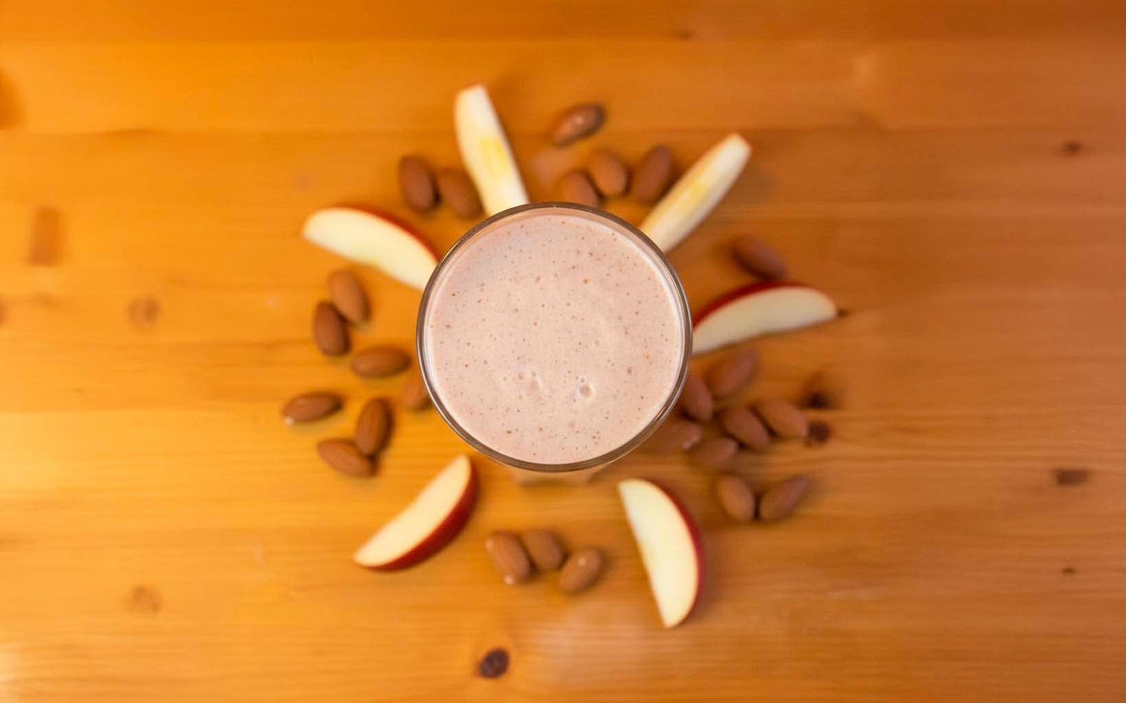 Apple, Almonds and Milk Smoothie