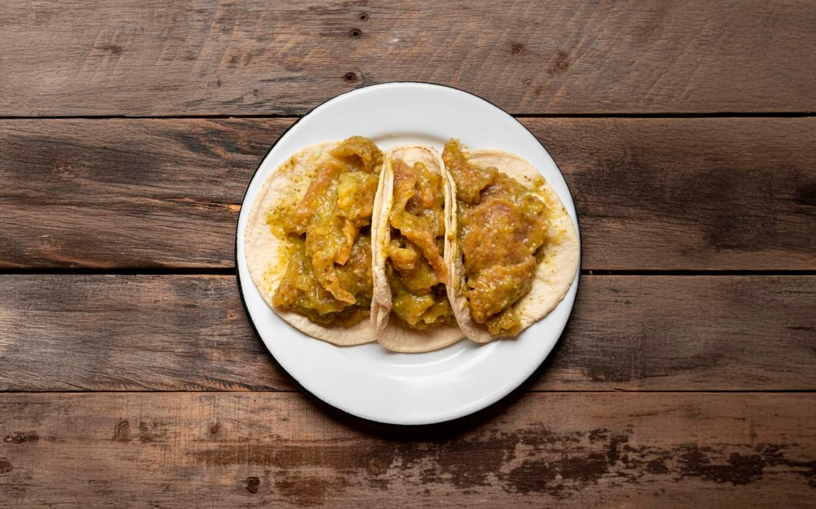 Tortillas con Chicharrón en Salsa Verde