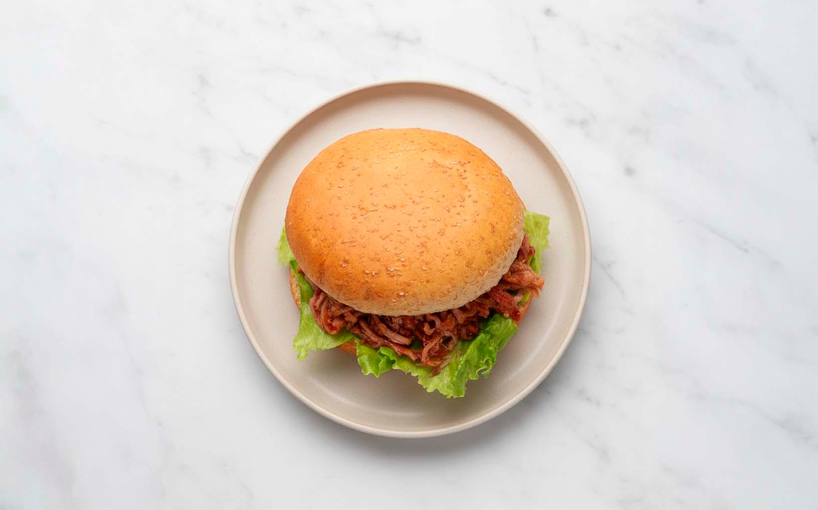 Hice un pastel de cumpleaños con forma de cerveza sirviéndose en una jarra  para el cumpleaños de mi marido! : r/food, image size:1641x1024