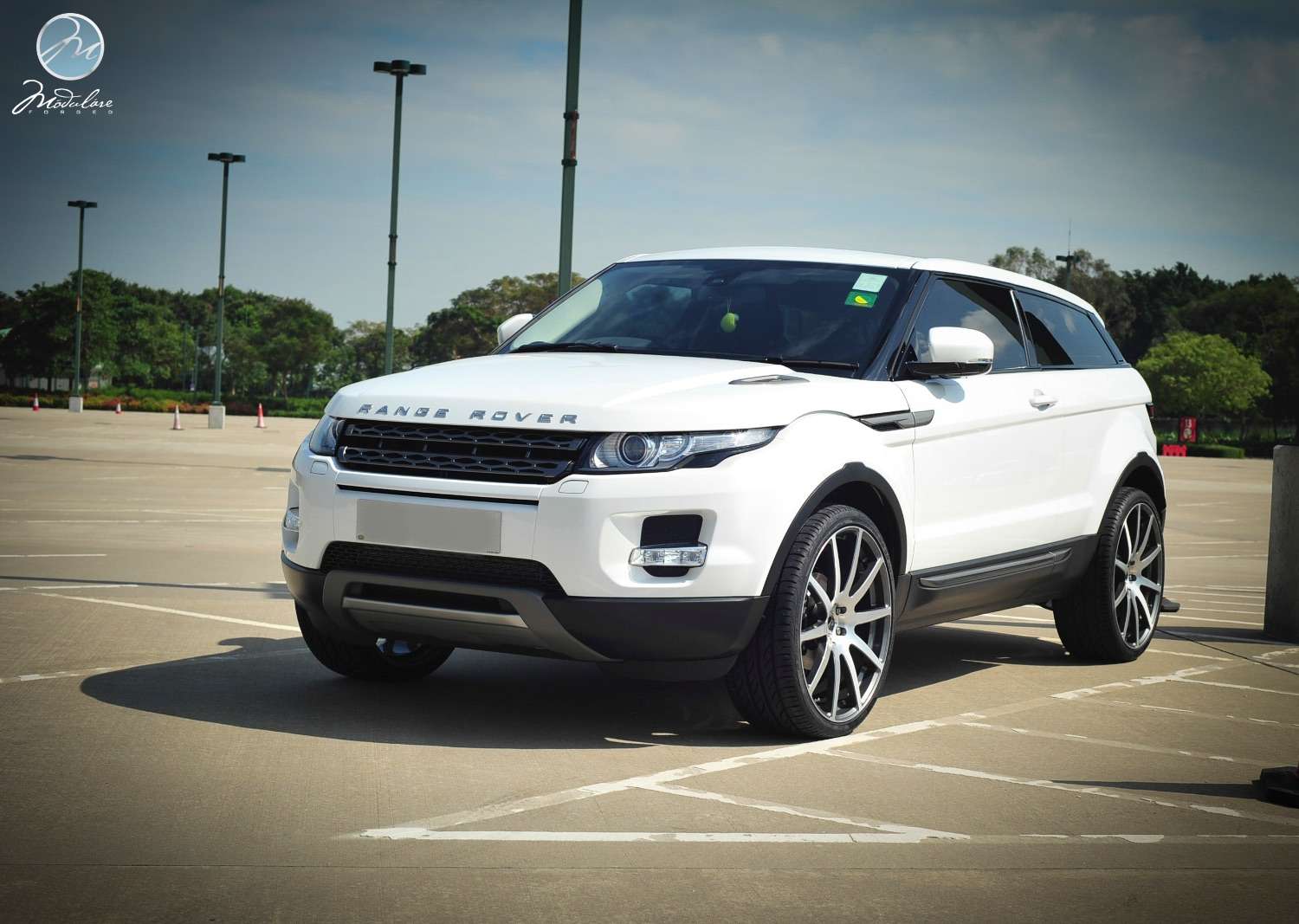 2014 Land Rover Range Rover Evoque fitted with B15 22x9 40mm wheels