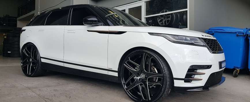 2023 Land Rover Range Rover Velar fitted with Bavaria 24x10 35mm wheels