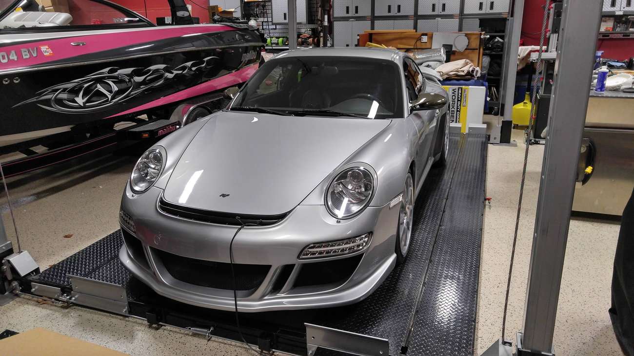 2005 Porsche 911 fitted with Champion RS171 19x8.5 53mm wheels