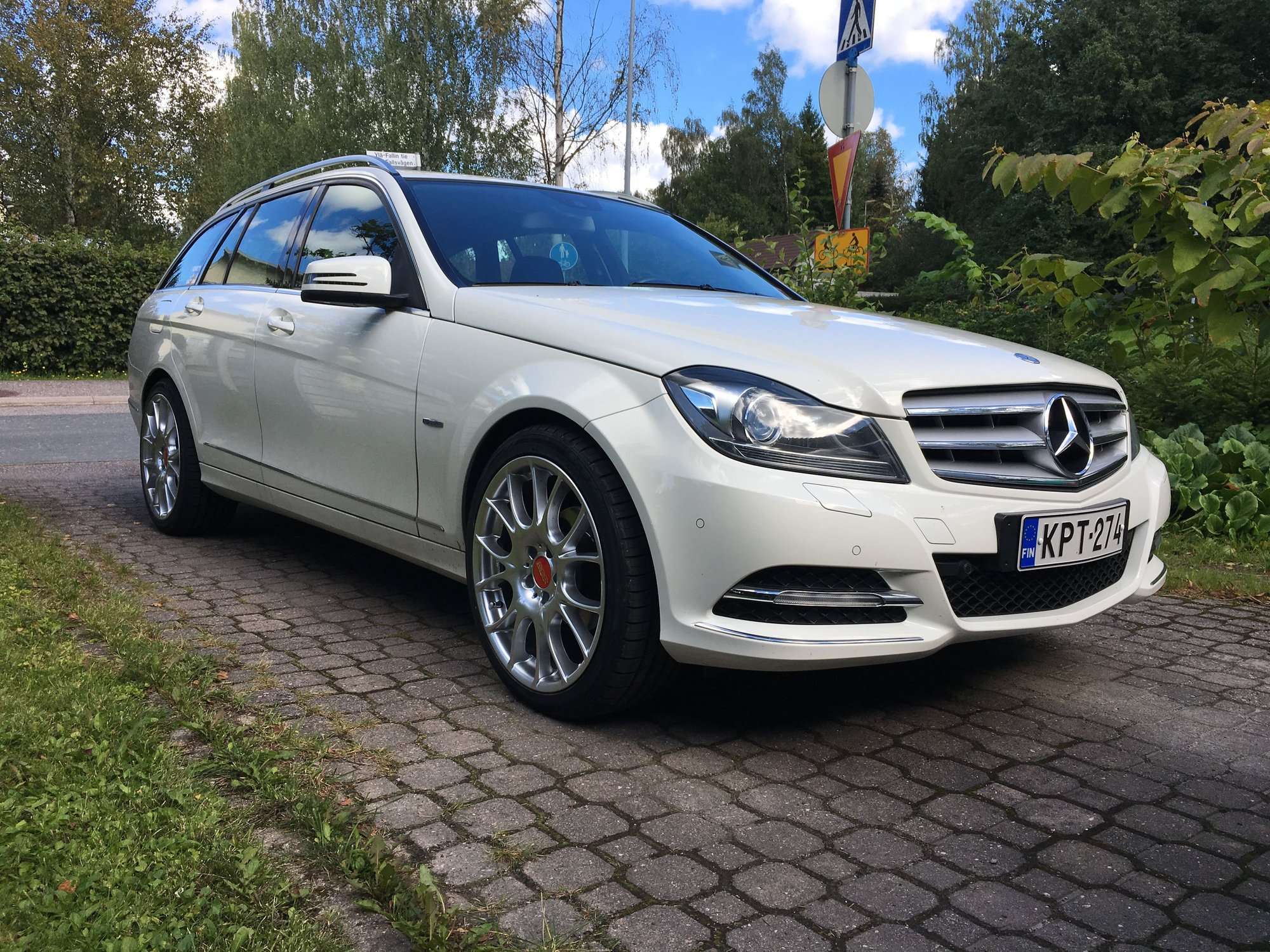 2013 Mercedes-Benz C250 fitted with CH-R 19x9 35mm wheels