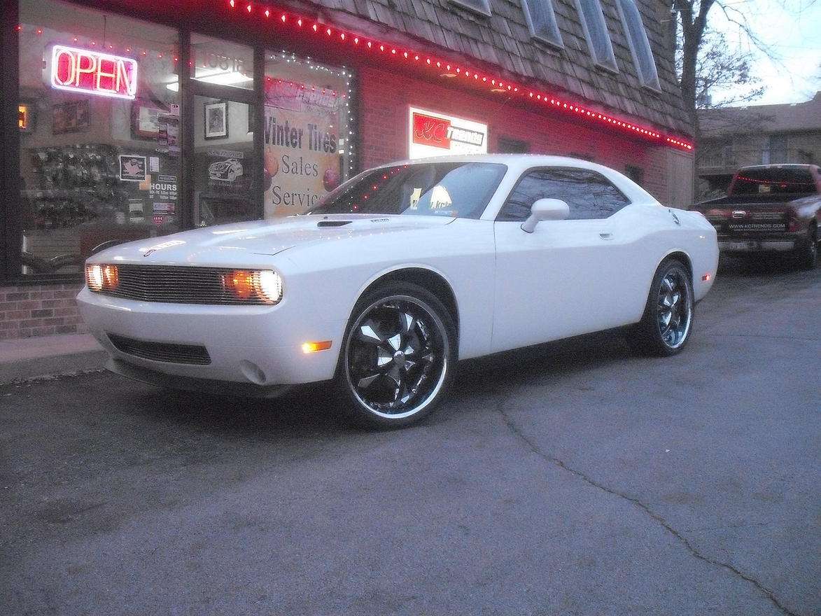 2010 Dodge Challenger · Wayne Wheels Hipnotic Joker Chrome · 22x8.5 front / 22x10 rear