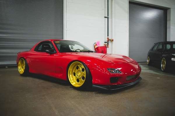 1993 Mazda RX-7 fitted with VIP Modular VXS610 18x10 18mm wheels