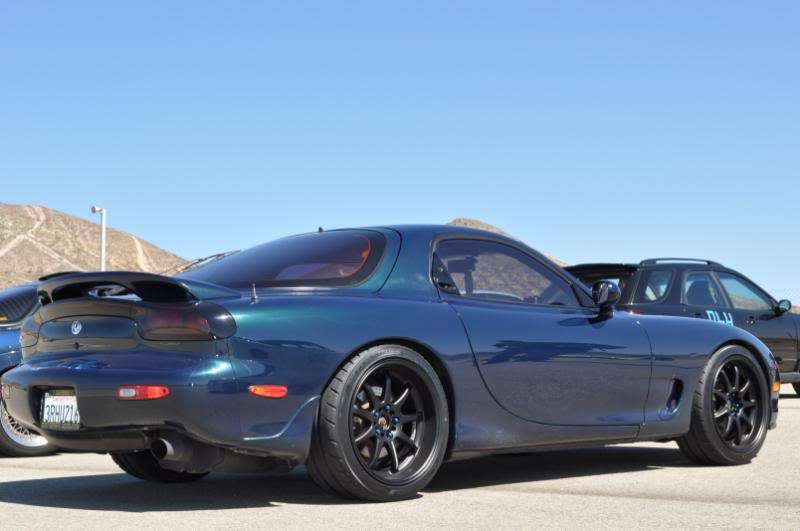 1995 Mazda RX-7 fitted with Work Emotion XD-9 18x9 38mm wheels