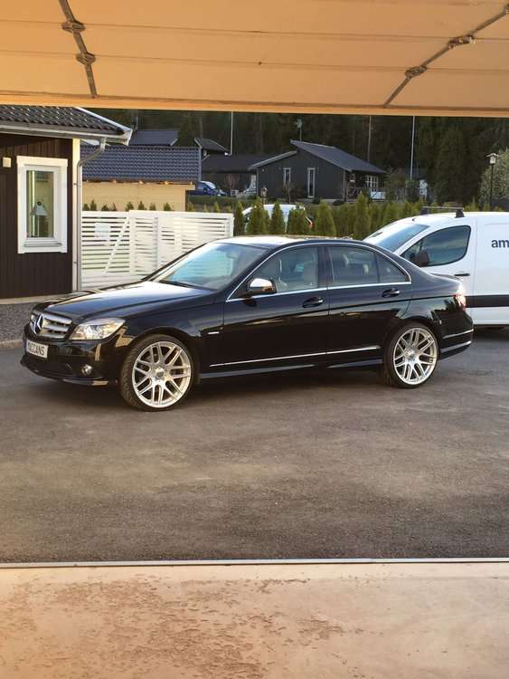 2008 Mercedes-Benz C350 fitted with Vision 426 20x8.5 45mm wheels