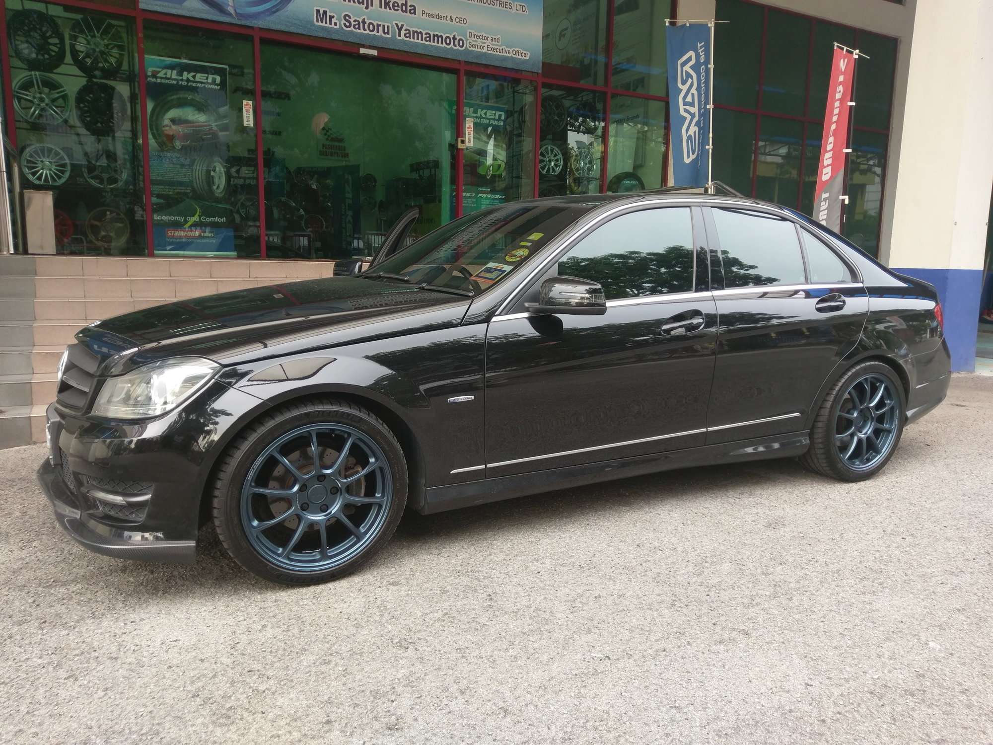 2013 Mercedes-Benz C300 fitted with ZE40 18x8 50mm wheels